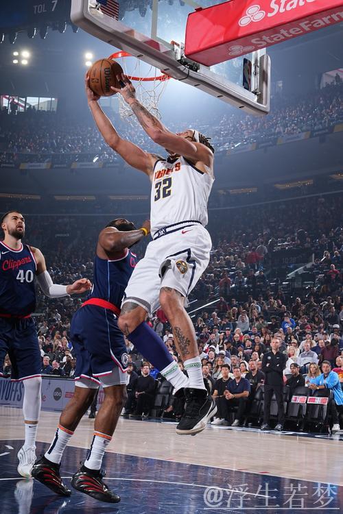 默里助攻篮下 戈登飞身双手暴扣 默里助攻篮下 戈登飞身双手暴扣